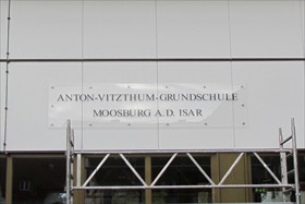 Acrylschild mit Beschriftung auf der Rückseite - Anton-Vitzthum-Grundschule2
